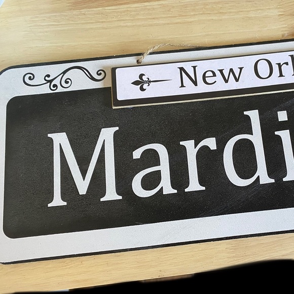 New Mardi Gras New Orleans farmhouse sign 🎭 - Picture 6 of 7